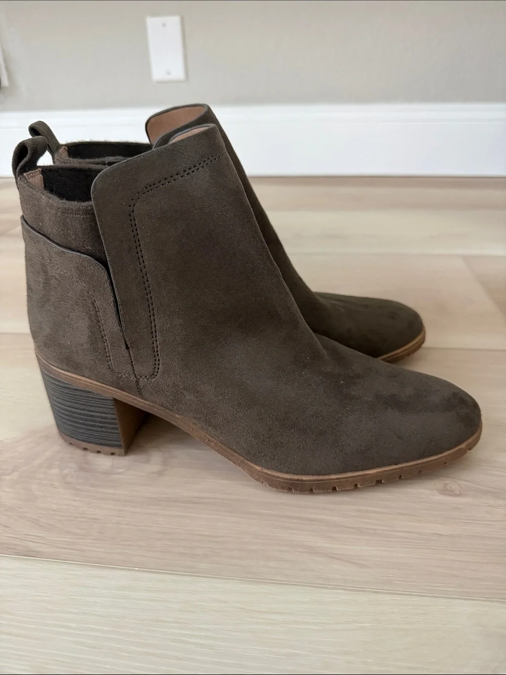 NWT Women's Life Stride Maggie Brown Block Heel Ankle Boots Size 11W